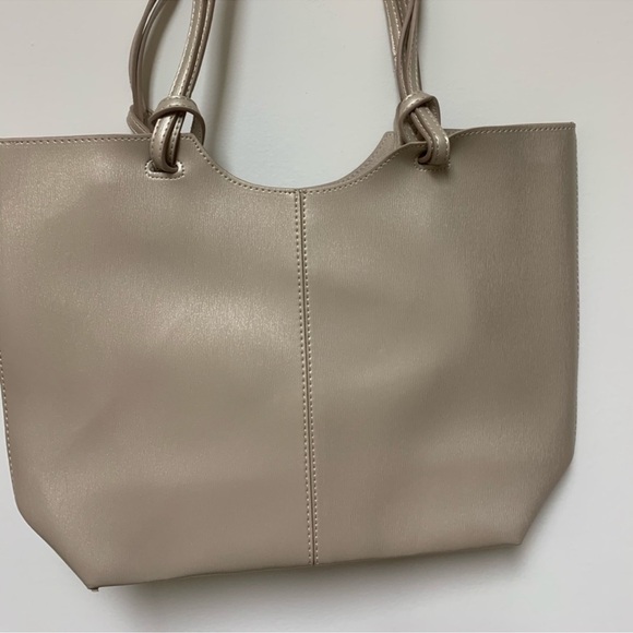 Neiman Marcus Champagne Gold Tote with Structured Design NWOT - Picture 5 of 5